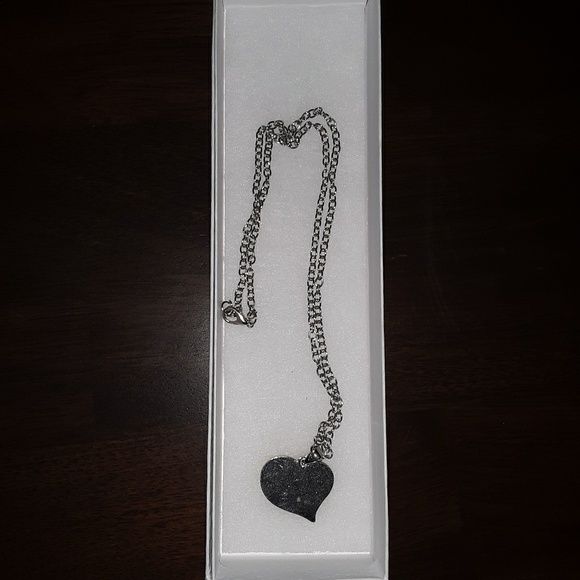 Green Bay Packers Heart Shaped Pendant Necklace - Picture 2 of 3